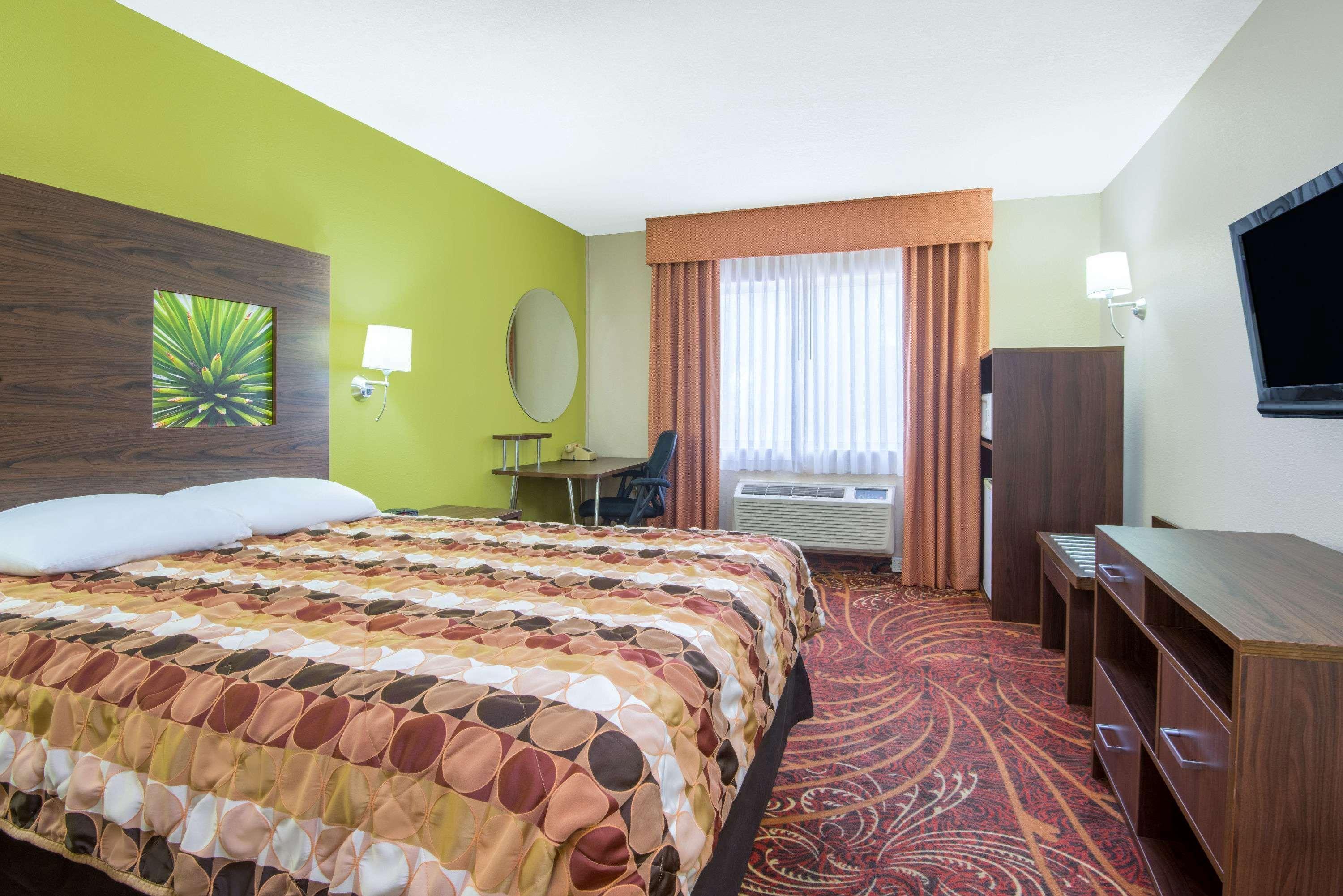 Super 8 By Wyndham Motel