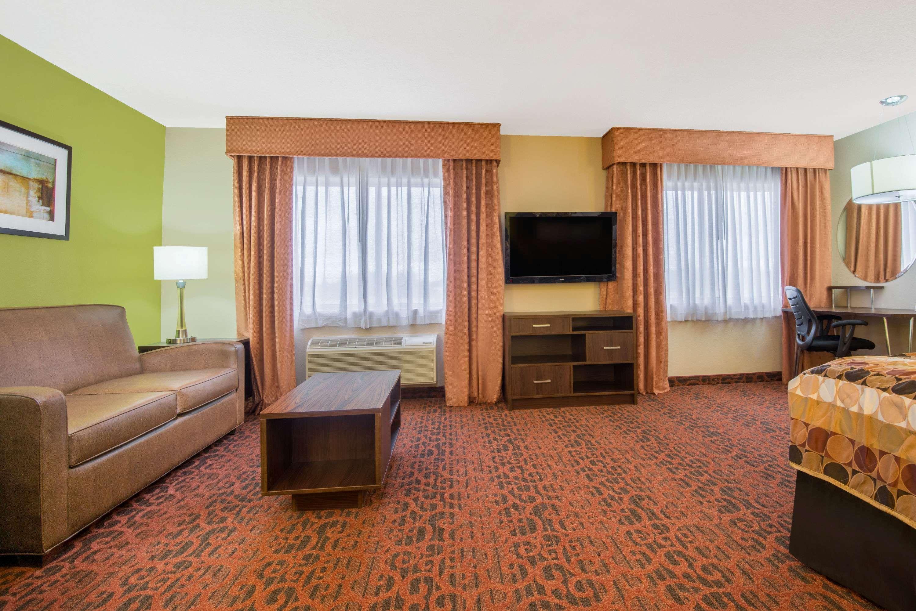 Super 8 By Wyndham Motel 2*
